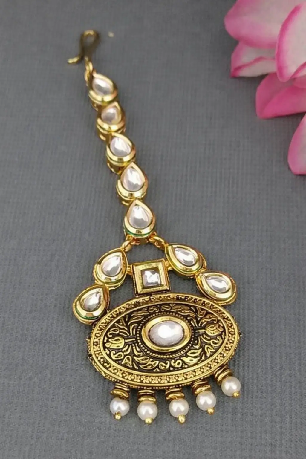 Golden Kundan Tika