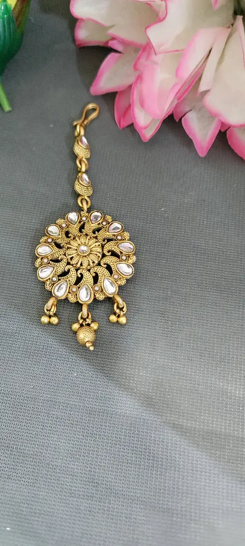 Floral Gold Maang Tikka