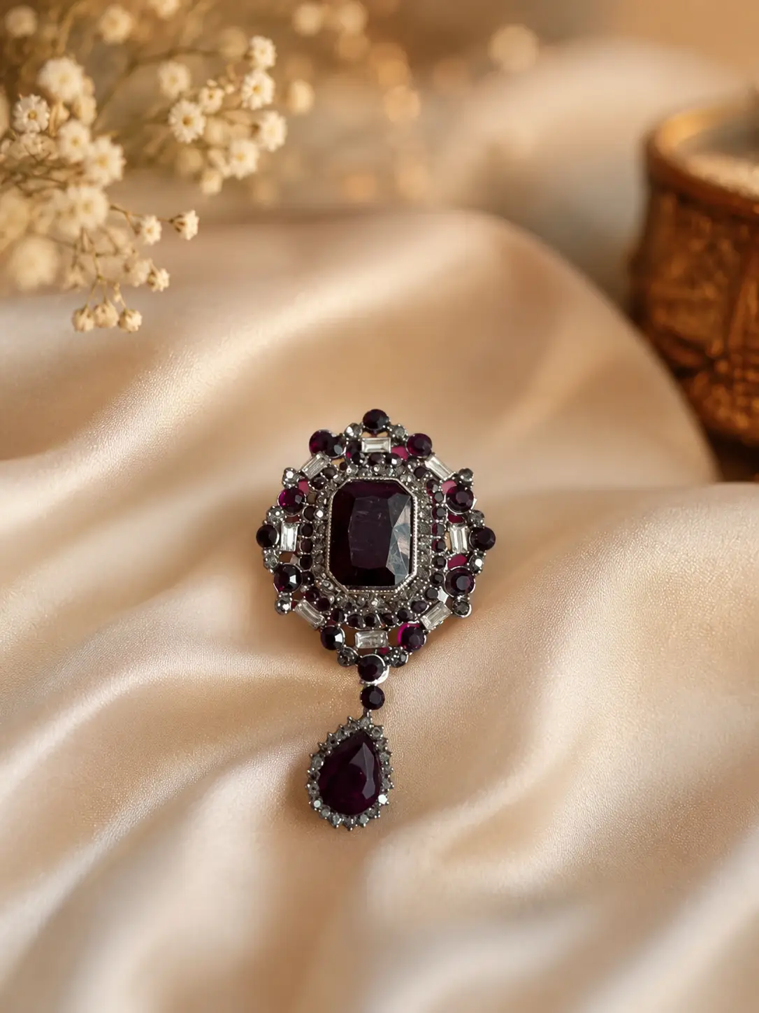 Regal Noir Drop Brooch