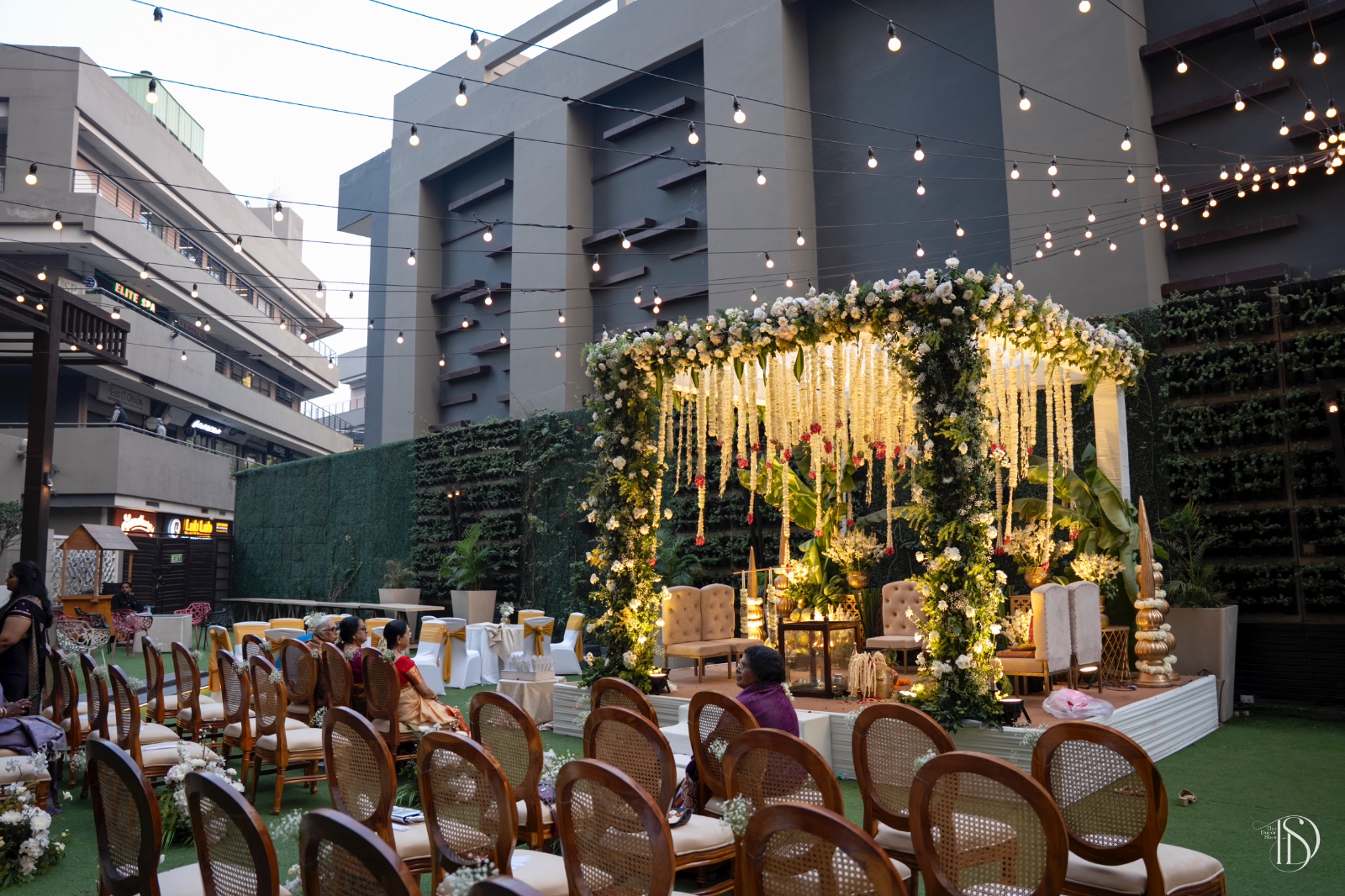 DECOR BY WEDFULLY YOURS