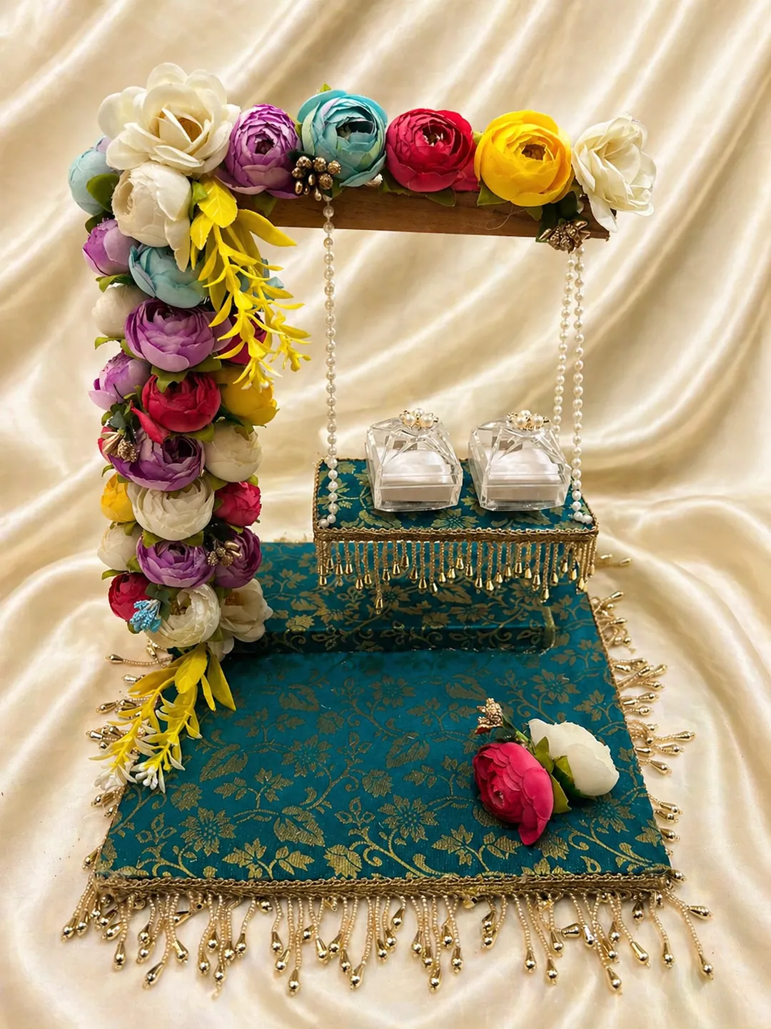 Bloom Swing Ring Platter