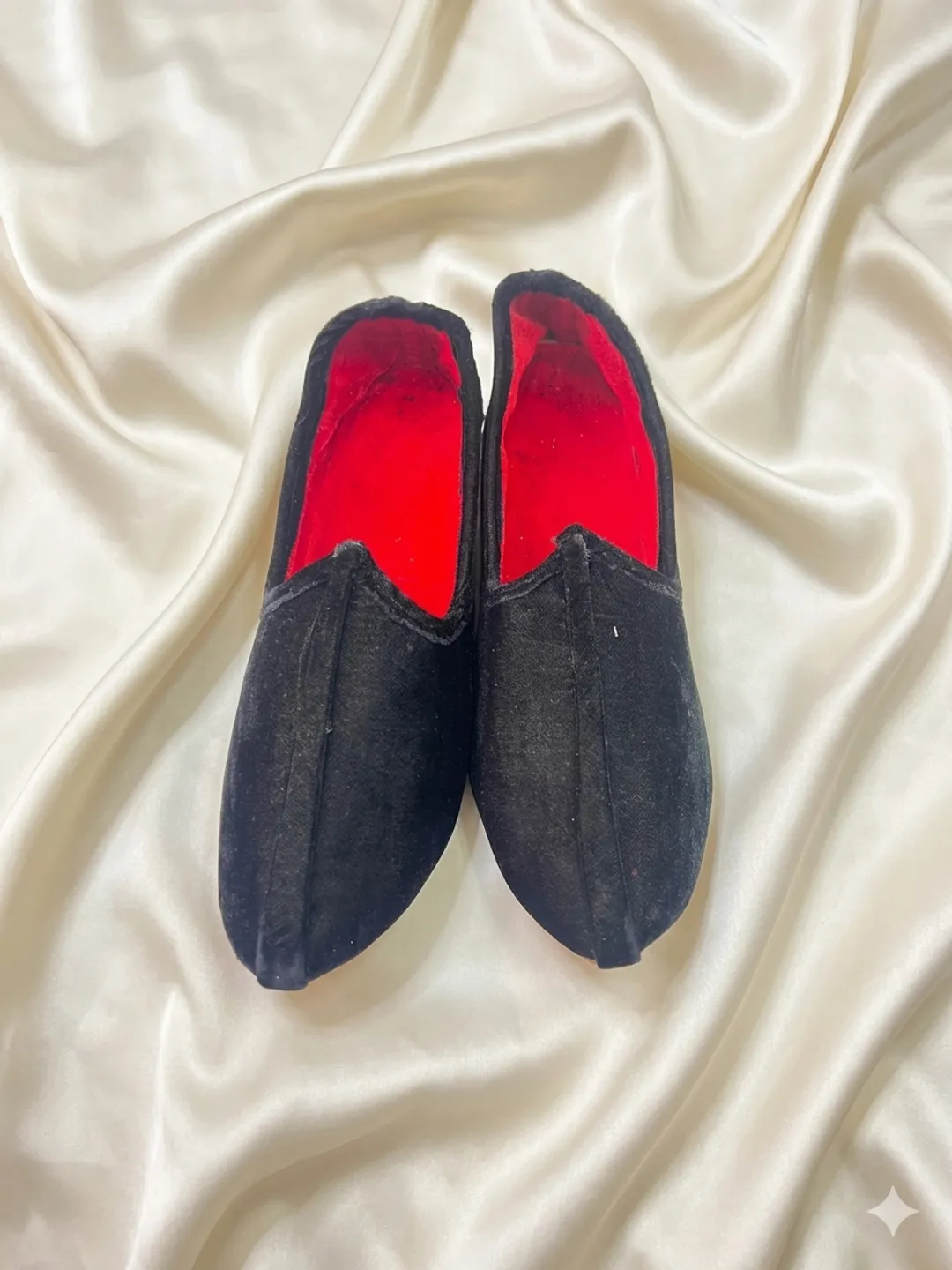 Classic Black Velvet Traditional Jutti