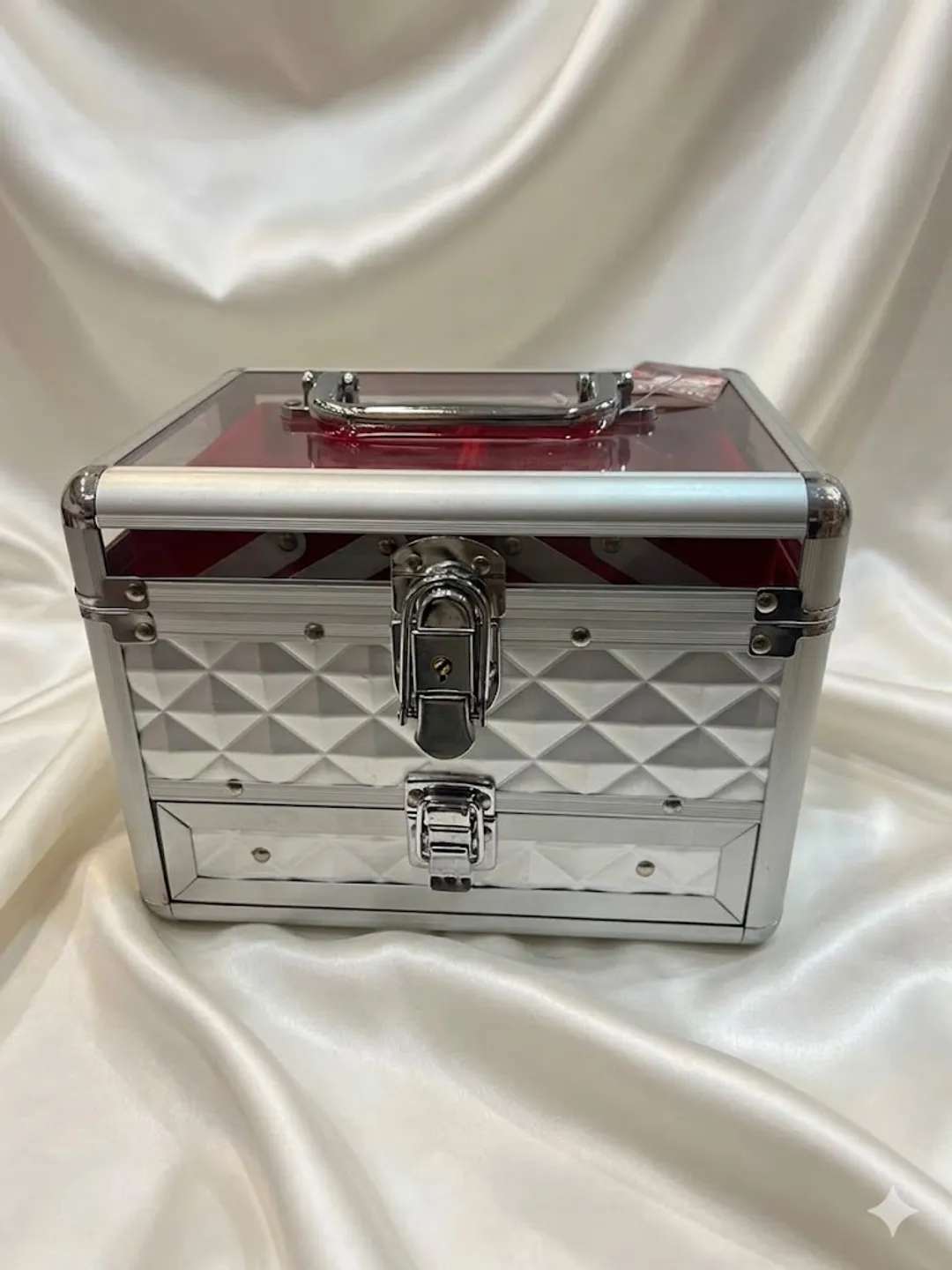 Diamond-Pattern Silver Vanity Case