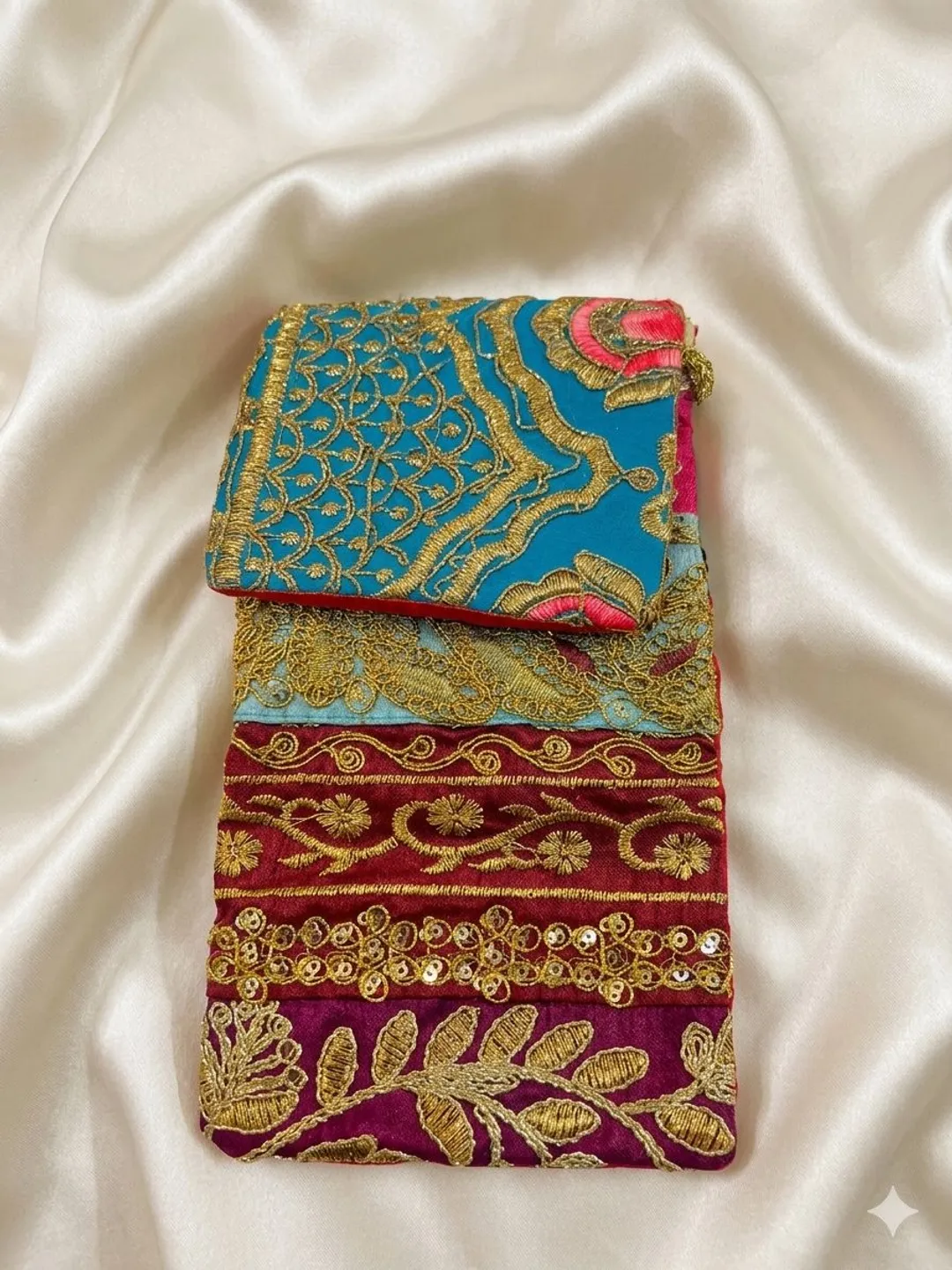 Gulnaar Zari Mobile Sleeve