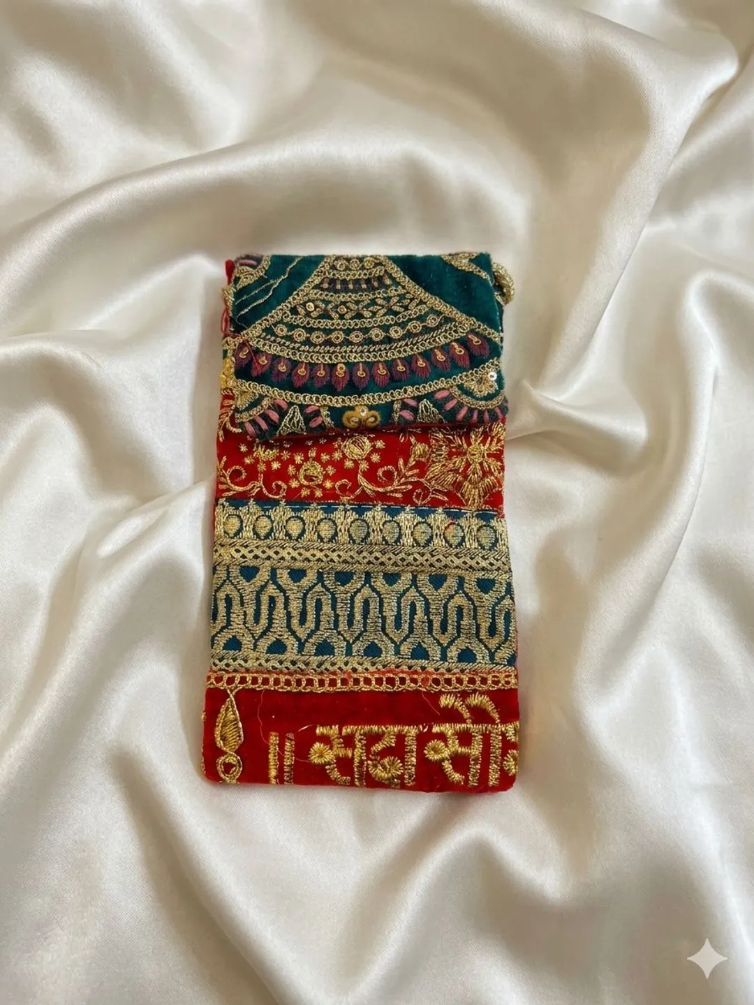 Shahi Noor Embroidered Mobile Sleeve