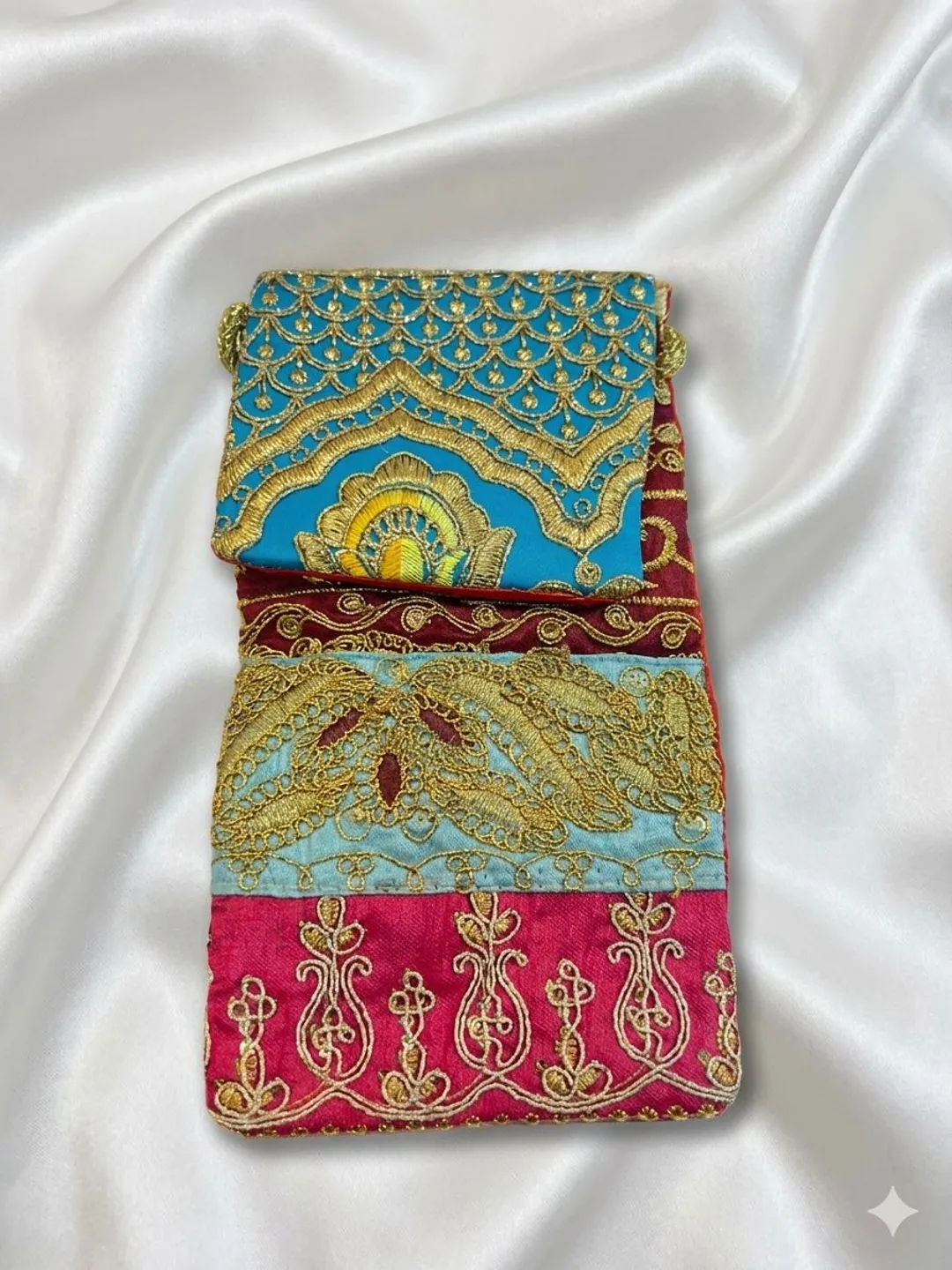 Gulbahaar Royale Mobile Sleeve
