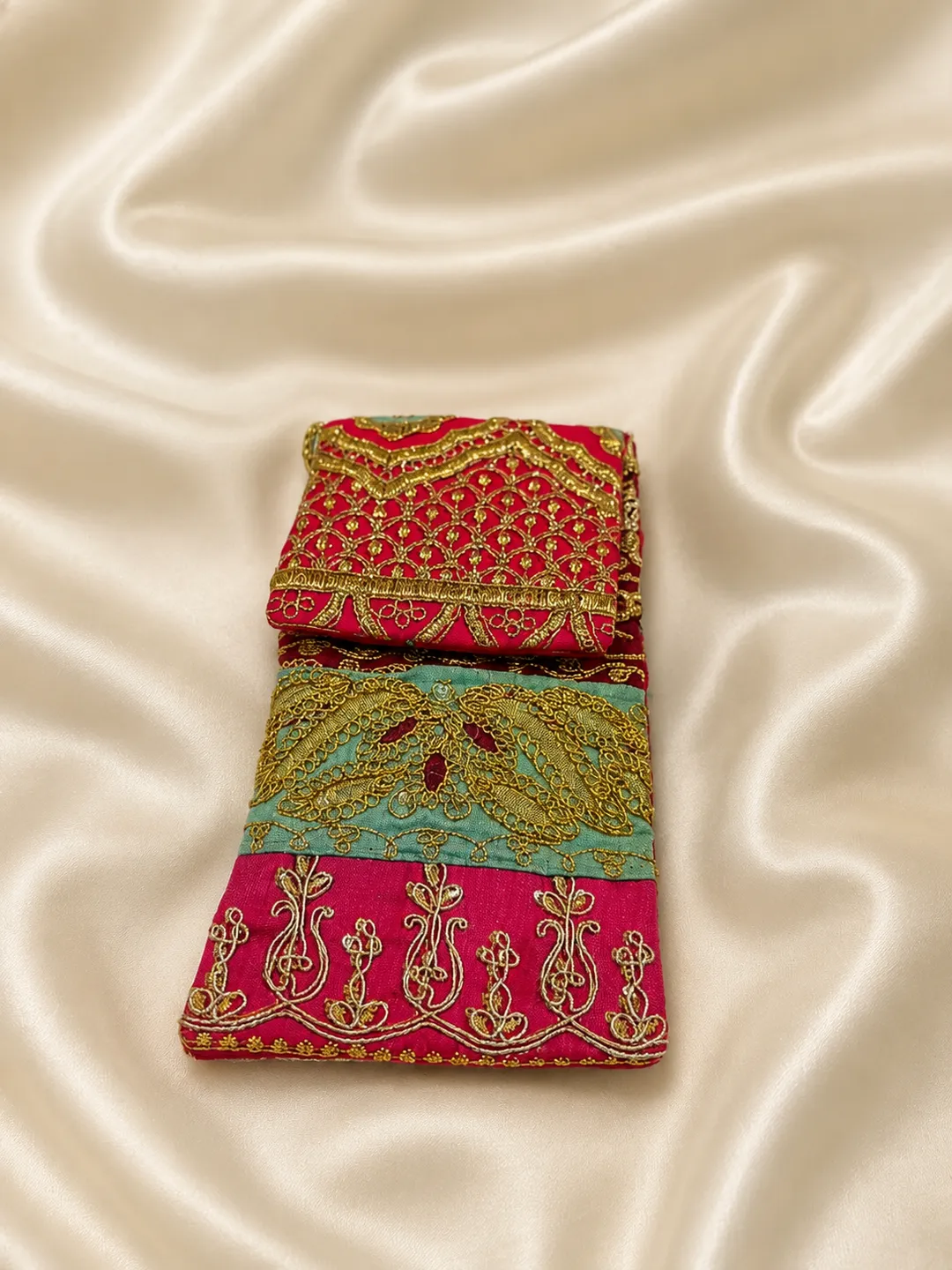 Noor-e-Gul Zardosi Mobile Sleeve