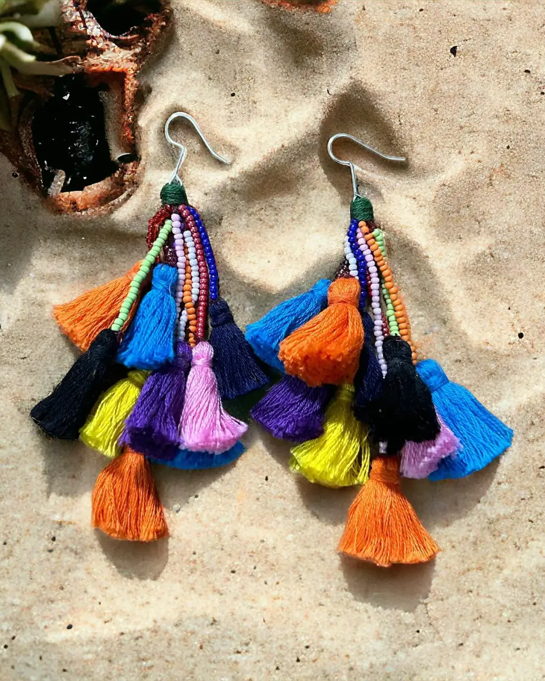 “अद्भुत” Multicolored Beaded Earrings