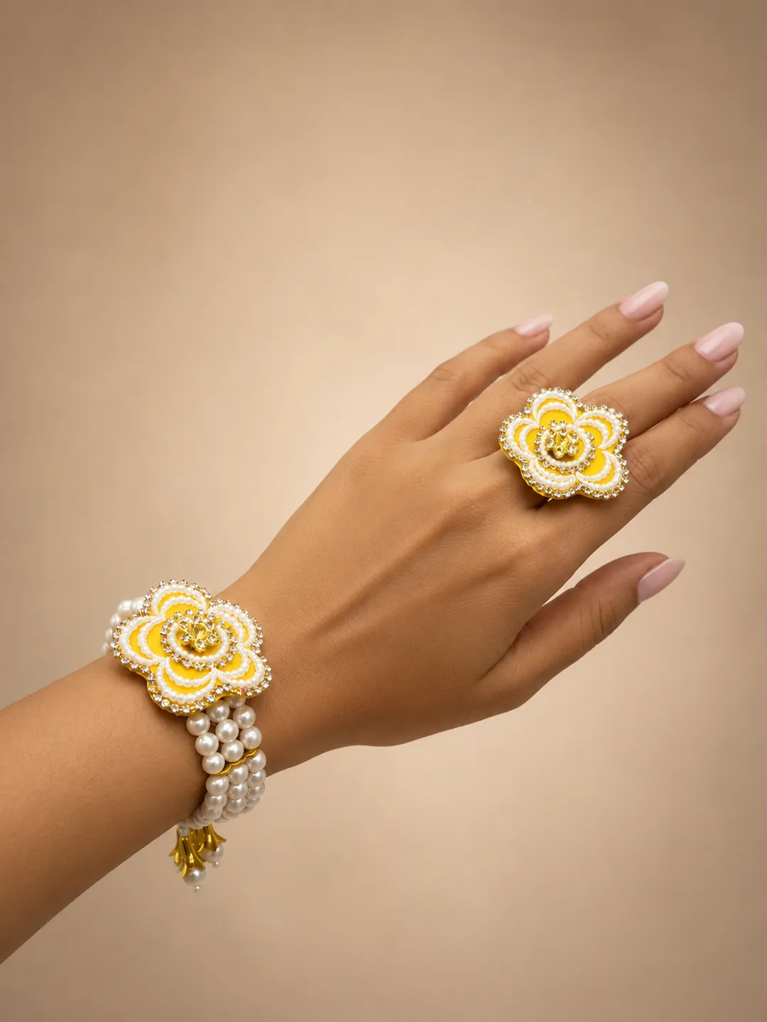 Sunshine Pearl Haathphool